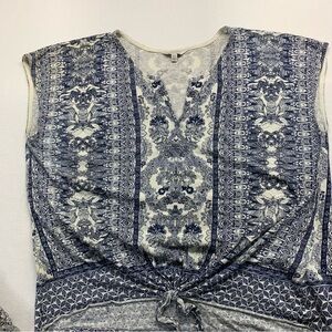 Lucky Brand Tie Front Top Womens‎ 1X Blue White Paisley Medallion Split V-Neck